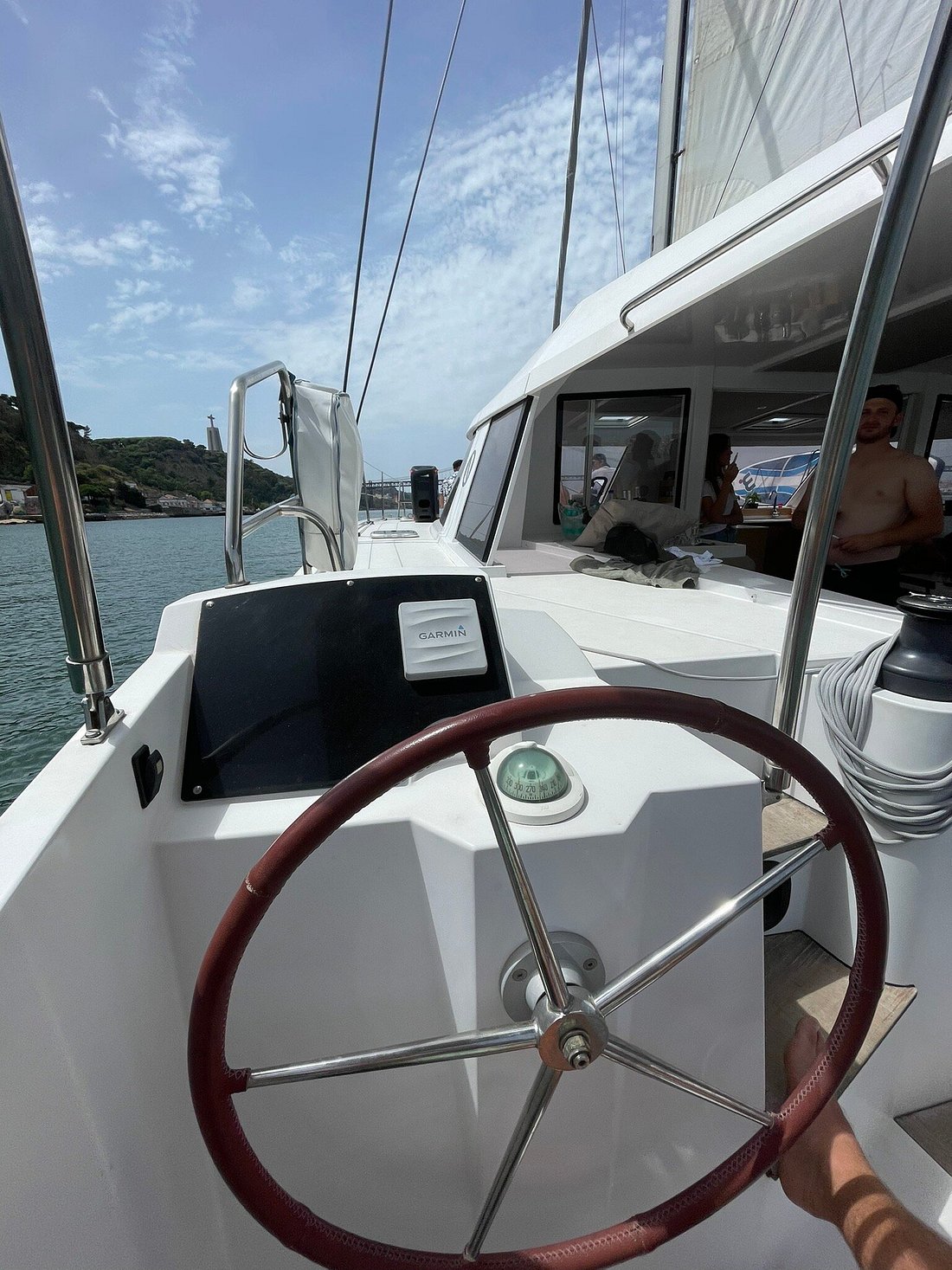 Catamaran helm cockpit