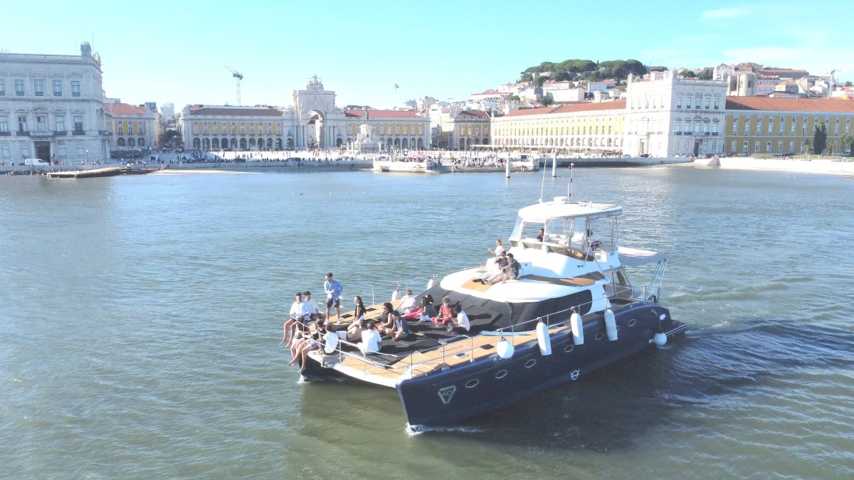Passeio de catamarã em Lisboa