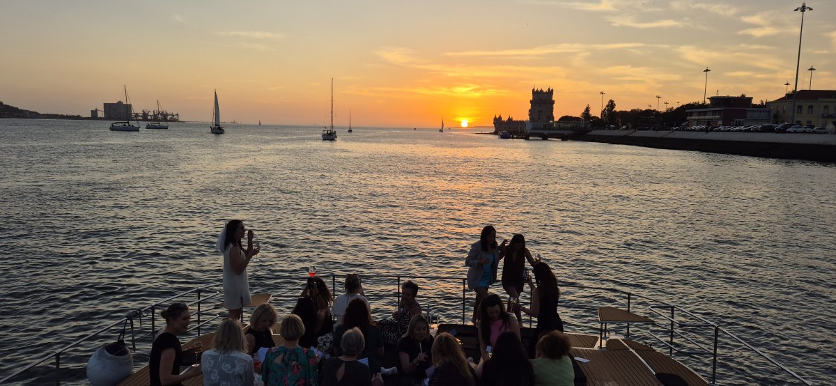 Passeio ao pôr do sol em Lisboa: 5 pontos turísticos icônicos transformados pela hora dourada